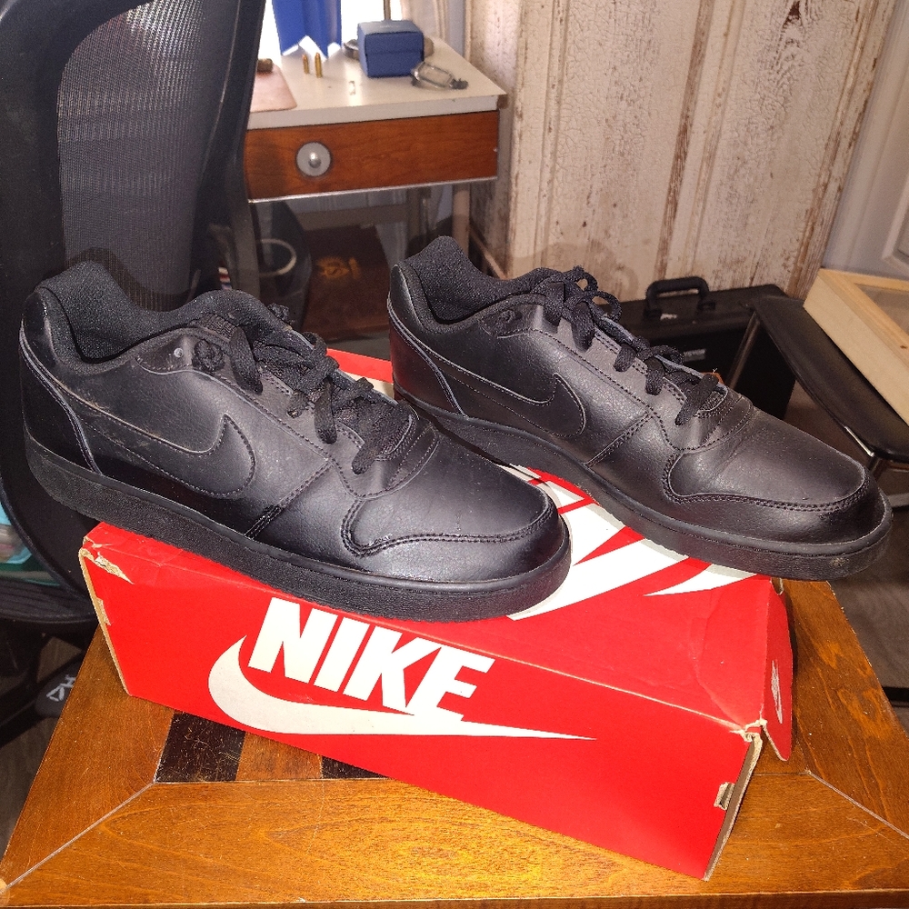 Nike Men's Black Leather Sneakers